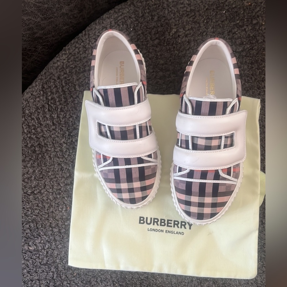 girls pink trainers from Burberry Kids - Picture 2 of 2